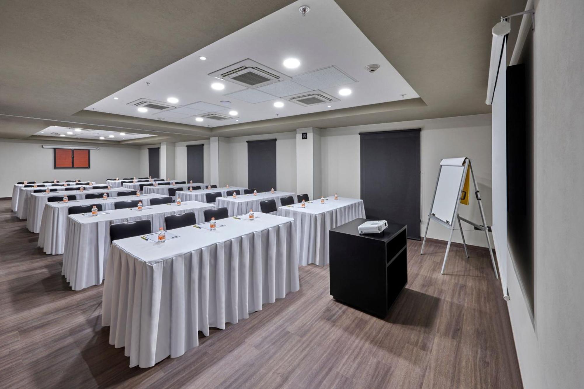 City Express By Marriott La Paz Bagian luar foto